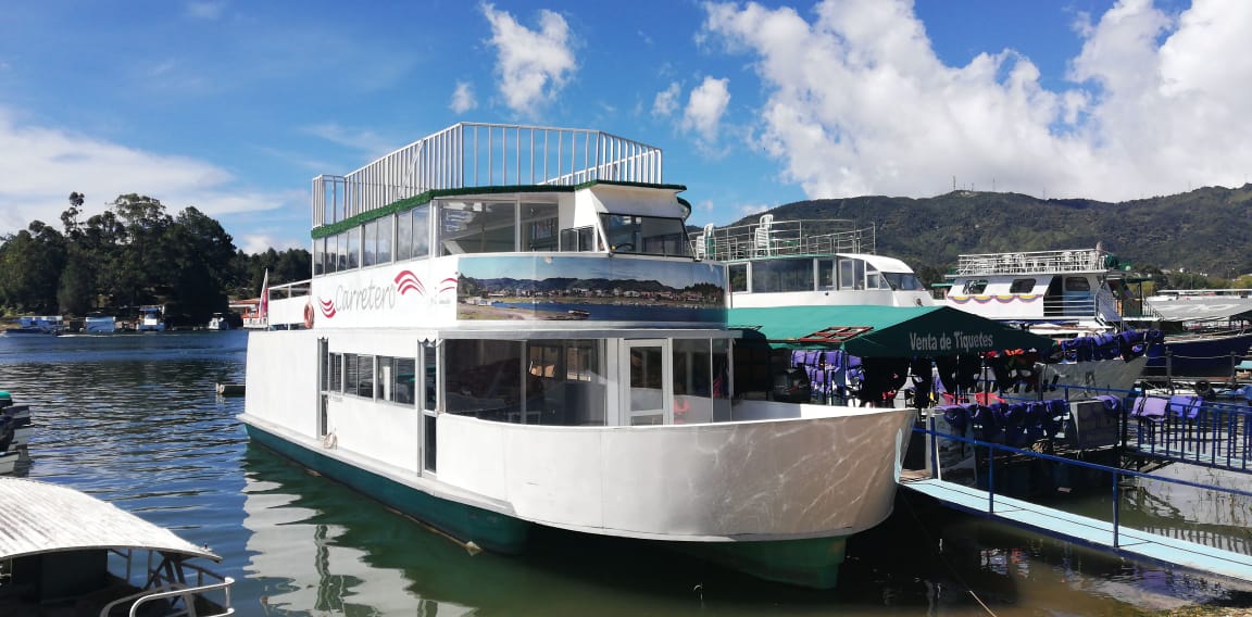 Tour en barco por la represa de Guatapé